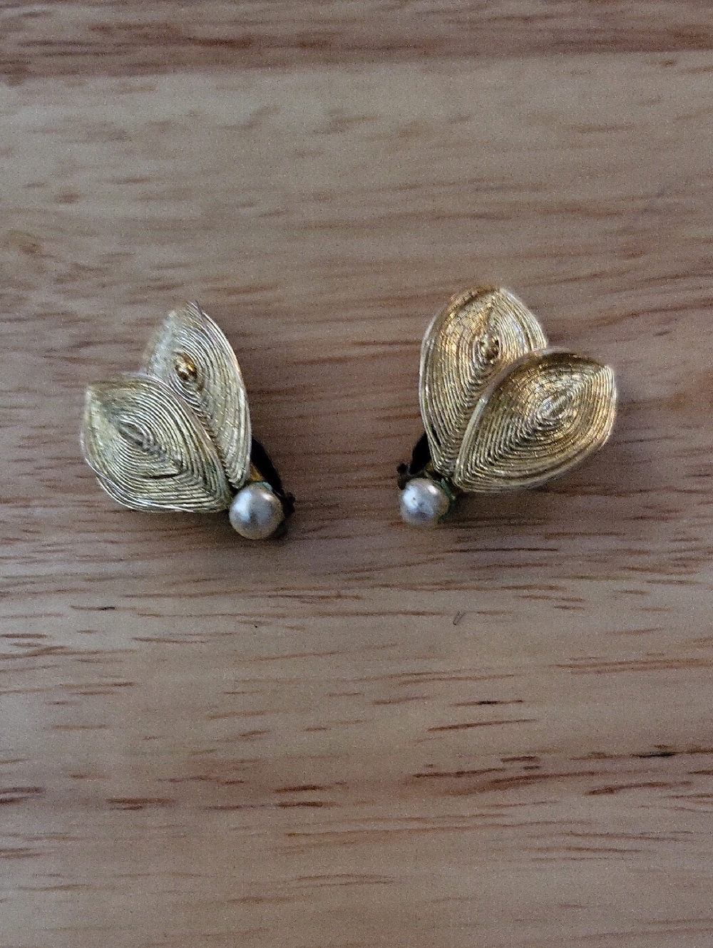 Antique Gold-tone Leaf Pearl Clip-On Earrings - Unbranded